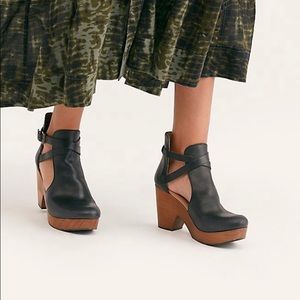Cedar Clog by Free People in Black Leather